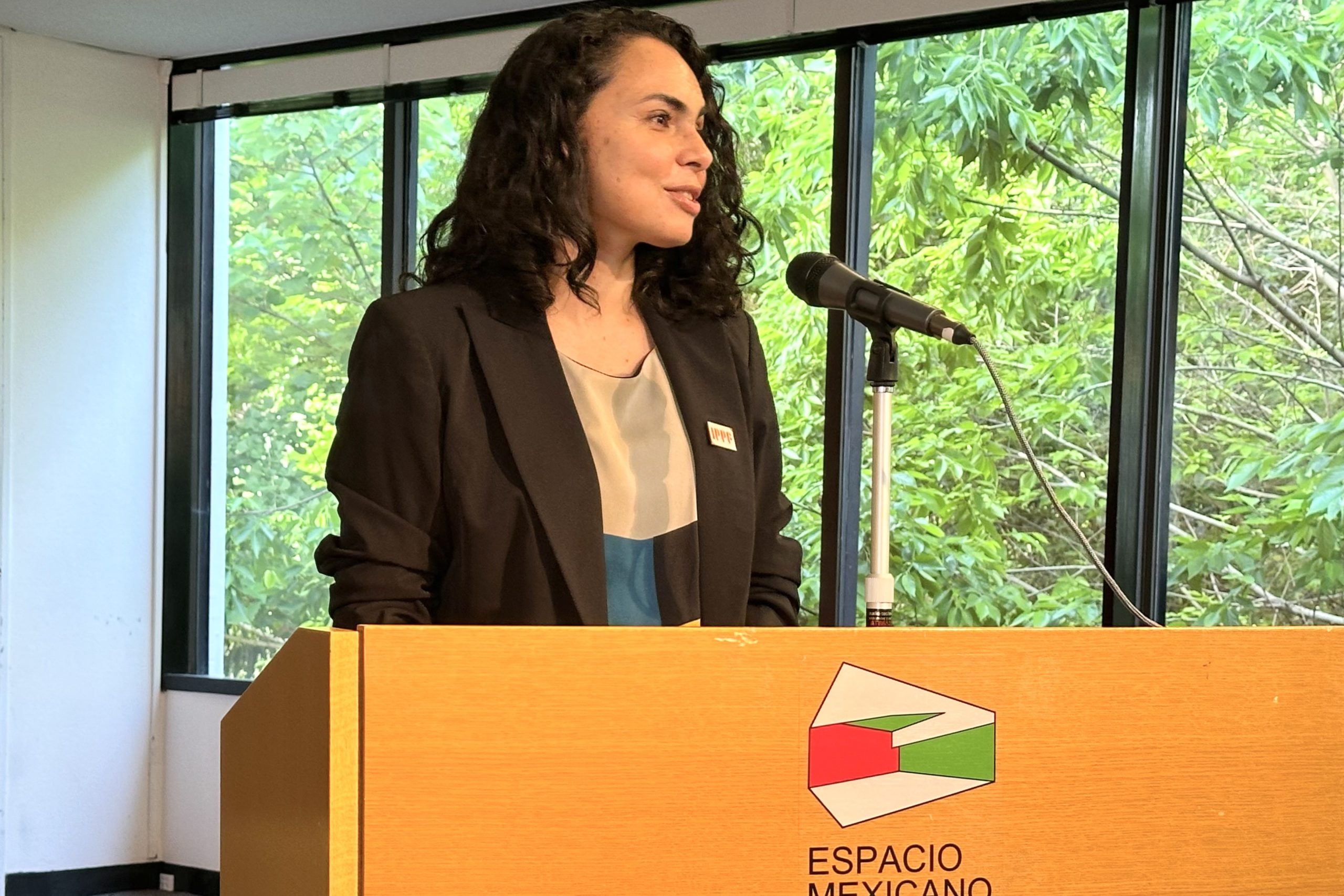 2026年5月7日(木)、メキシコ大使館にて実施された「フェミニスト外交・国際協力とSRHR」で基調講演するマリア・アントニエタ・アルカルデIPPF新事務局長