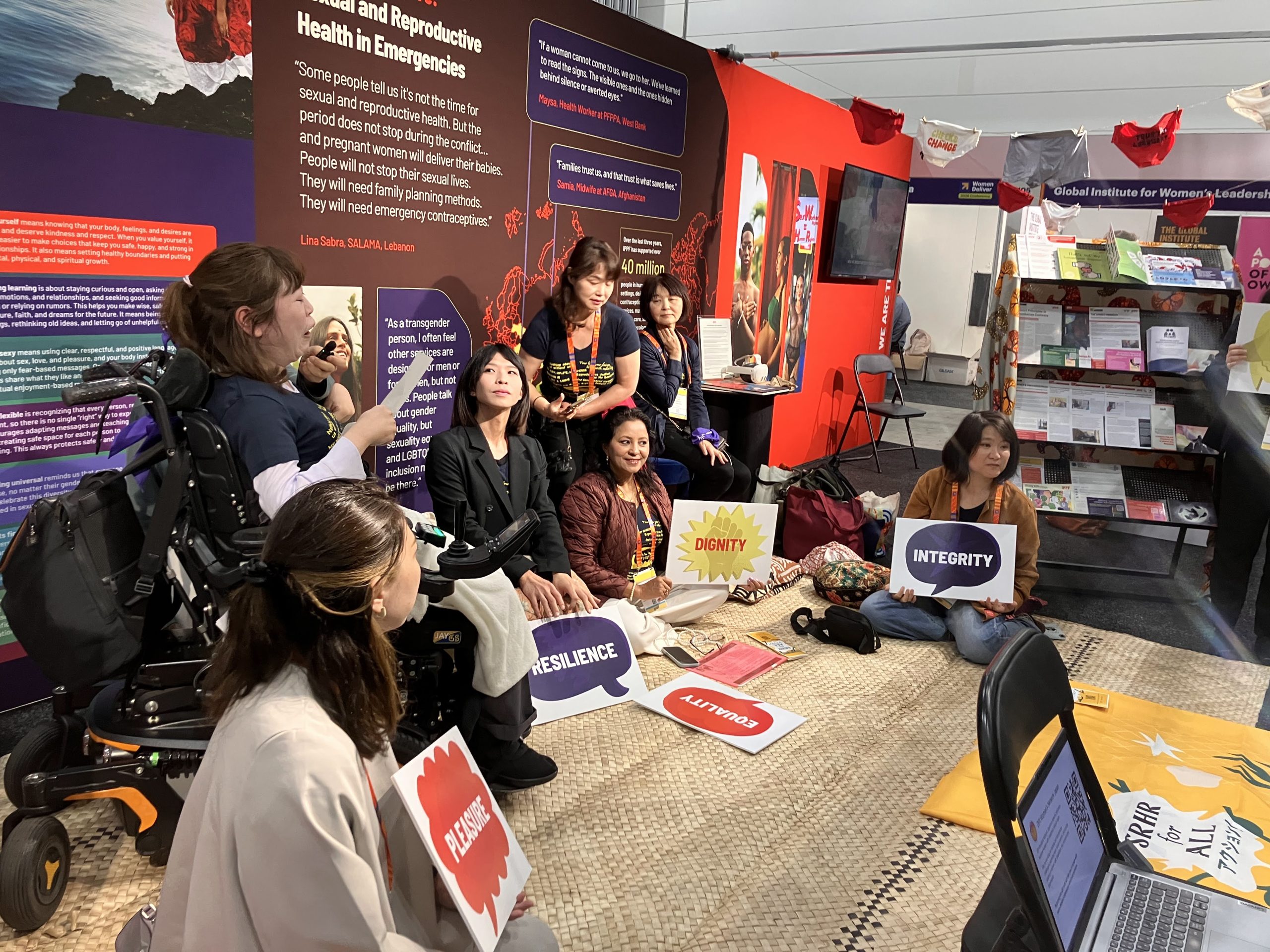 Women Deliver 2026のIPPFブースで車座セッションに望むSRHR for ALL アクション！メンバー