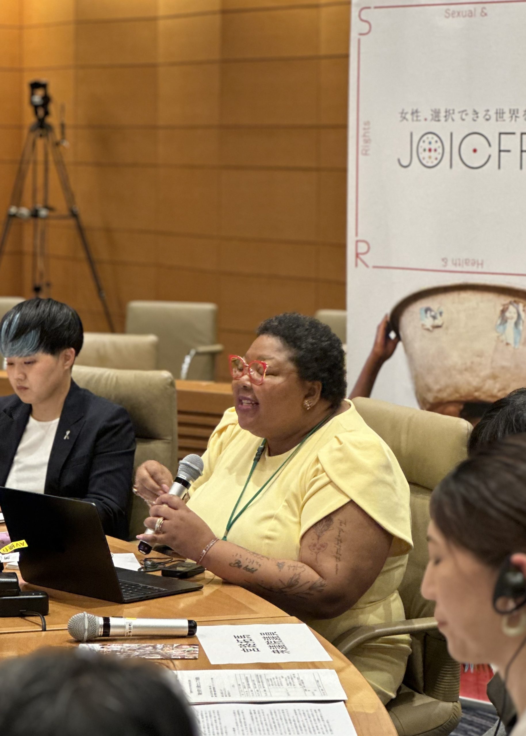 衆議院第一議員会館にて開催されたSRHR for ALL アクション！主催の院内集会「国連 健康の権利に関する特別報告者」基調講演で発言するトラレン・モフォケン医師